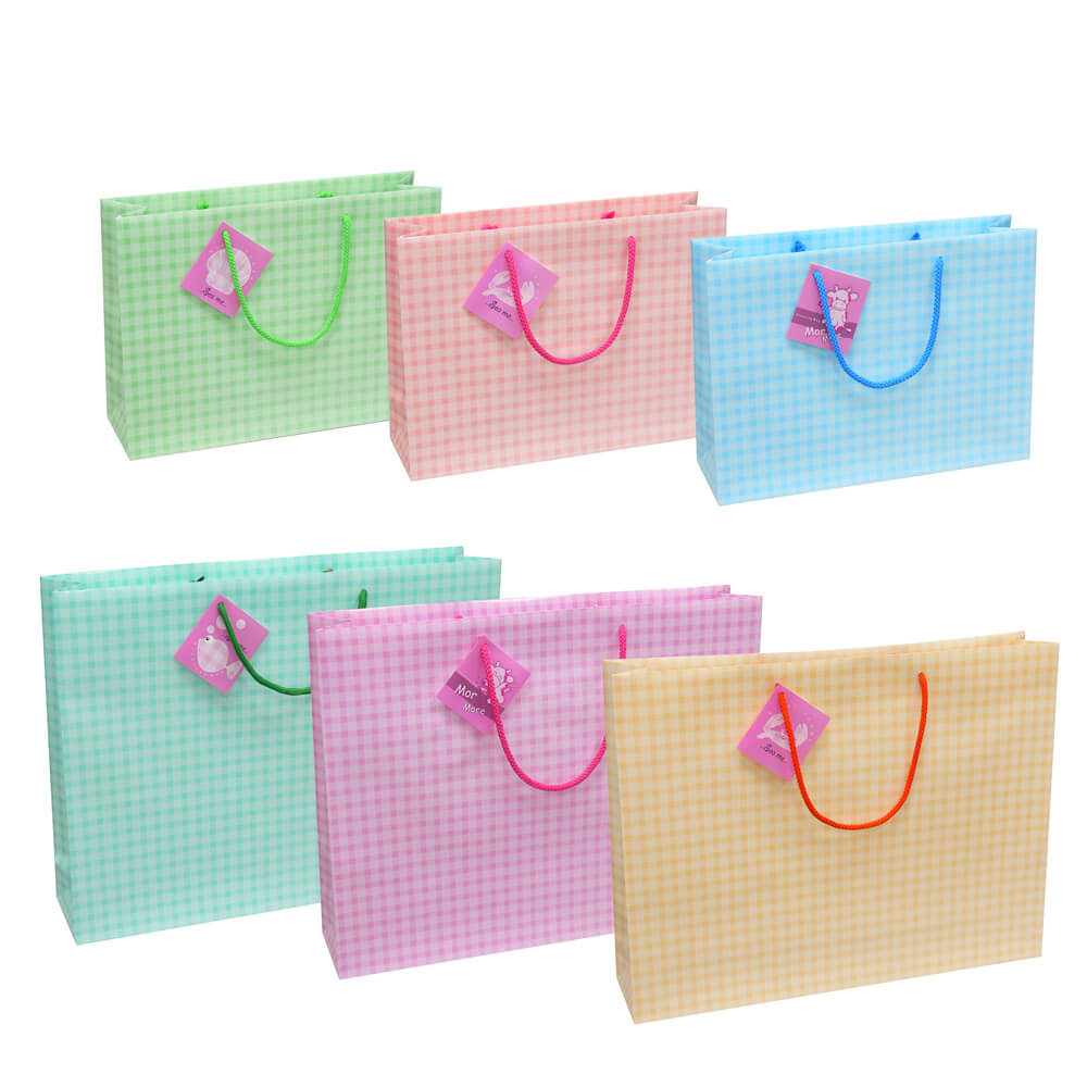 Цветные бумажные пакеты